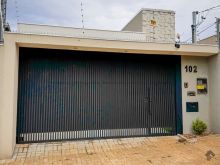 Casa com 04 suítes e piscina