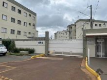 Apartamento semi mobiliado próximo a Av. Três Barras