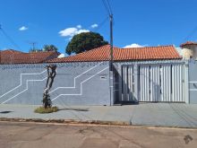 Casa enorme - bom de preço