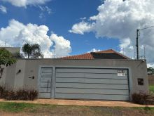 Casa com fino acabamento e piscina