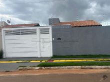 Linda suíte com closet e quintal amplo