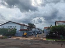 Amplo apartamento com três quartos