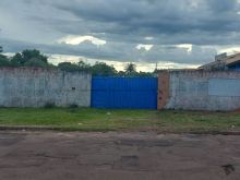 Terreno todo murado e plano