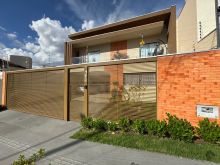 Sobrado mobiliado e decorado com 4 quartos sendo 1 suíte