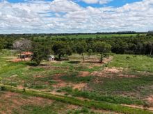 Área de 10 mil m² com córrego