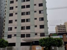 Ana Claudia - frente ao Belmar Fidalgo