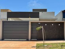 Casa moderna e sofisticada com armários