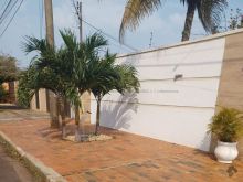 Excelente casa com piscina e quintal