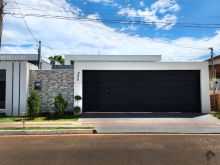 Casa com 04 quartos e armários planejados