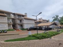 Amplo apartamento com armários e lazer