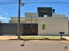 Casa moderna e sofisticada com armários