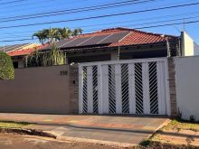 Bela casa com 3 salas - área gourmet e piscina