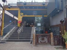 Contêiner em vila gastronômica na 13 de Junho