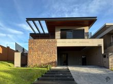 Sobrado imponente com 4 suítes no Alphaville III