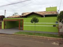 Casa ampla com 2 suítes