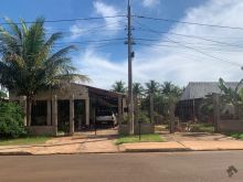 Casa ampla com quintal e pomar rica em verde