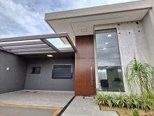 Casa com 2 quartos sendo 1 suíte e piscina