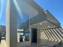 Casa com paisagismo - área gourmet e piscina + suíte