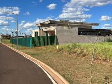 Terreno no início da área de lazer do Riviera Home