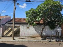 Imóvel com 2 quartos e quintal amplo