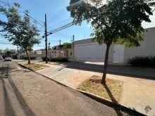 Esquina com 720 metros quadrados