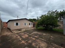 Casa com 3 quartos e espaço de terreno