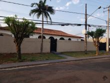 Casa térrea de esquina - Jardim dos Estados