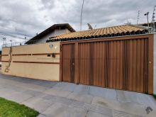 Casa de esquina com varanda gourmet
