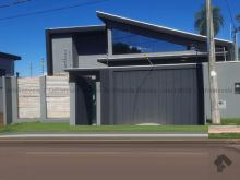 Alto padrão - impecável com piscina e área de lazer