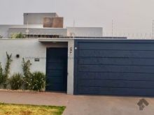 Casa linda no Jardim Panorama em asfalto