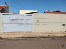 Casa ao lado da Av. José Nogeira Vieira