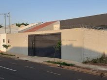 Casa térrea com amplo espaço