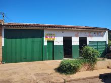 Casa com quintal e edícula