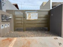 Casa nova em condomínio - fundos
