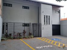 Imóvel comercial com estacionamento