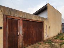 Casa estilo edícula com laje - terreno enorme