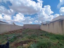 Terreno bem localizado - 14 m de frente