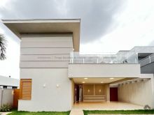 Linda casa com 04 suítes completa de planejados