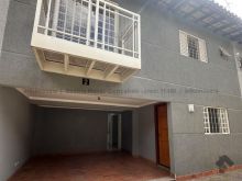Sobrado com suíte e armários