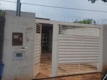 Imóvel no Santa Mônica no asfalto - linha de ônibus