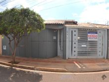 Linda casa com ótima localização