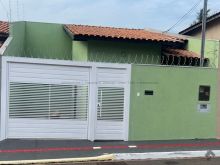 Casa com 2 quartos e 2 banheiros