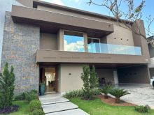 Sobrado luxuoso com 5 suítes - sendo uma no térreo