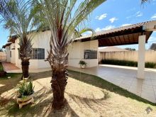 Maravilhosa casa térrea com 5 quartos e terreno de 720m²
