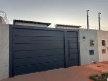 Excelente casa térrea com 03 quartos