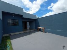 Casa arejada - espaços integrados e quintal grande