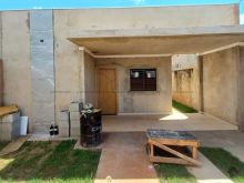 Casa acolhedora - sala de estar e jantar - quintal