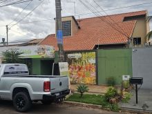 Sobrado com saída para duas ruas