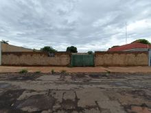 Amplo terreno todo murado