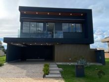 Sobrado em condomínio com 5 quartos